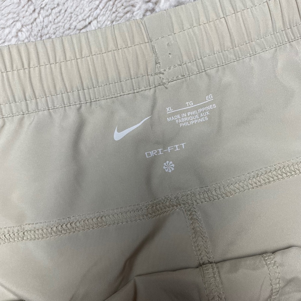 Nike Mens Dri-FIT Form 7" Unlined Training Shorts Khaki Tan XL DV9857-251 NWOT - Picture 3 of 7